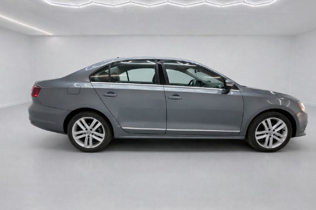 2017 Volkswagen Jetta Image 2