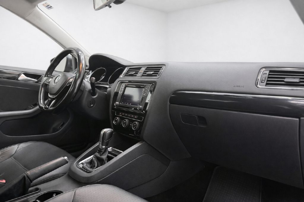 2017 Volkswagen Jetta Image 35