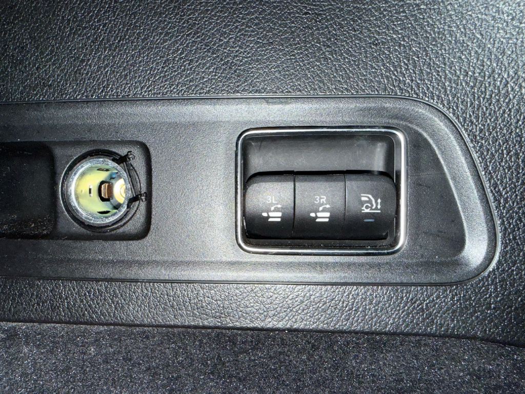 2023 Mercedes-Benz GLS-Class Image 32