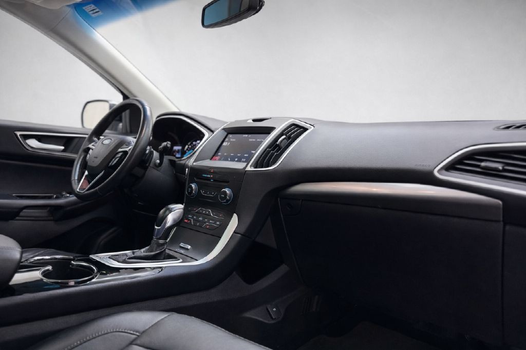 2016 Ford Edge Image 39