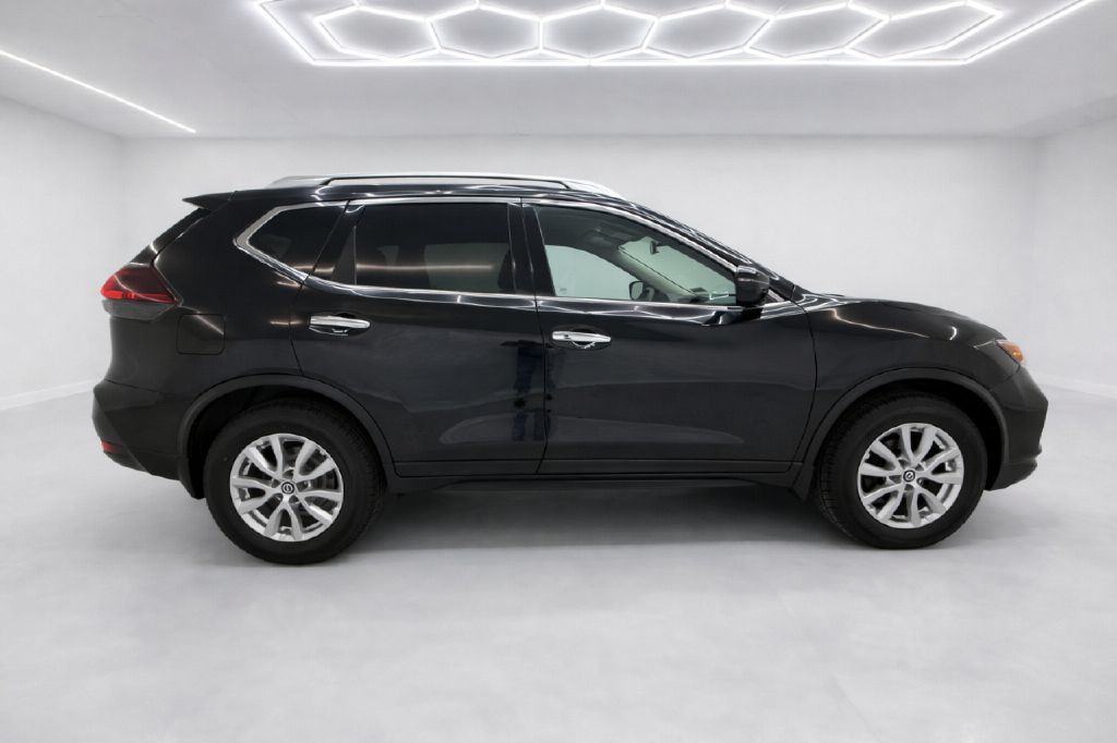 2018 Nissan Rogue Image 2
