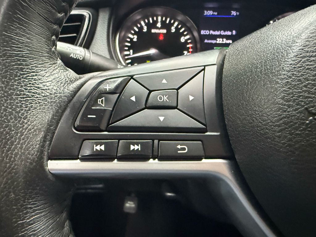 2018 Nissan Rogue Image 13