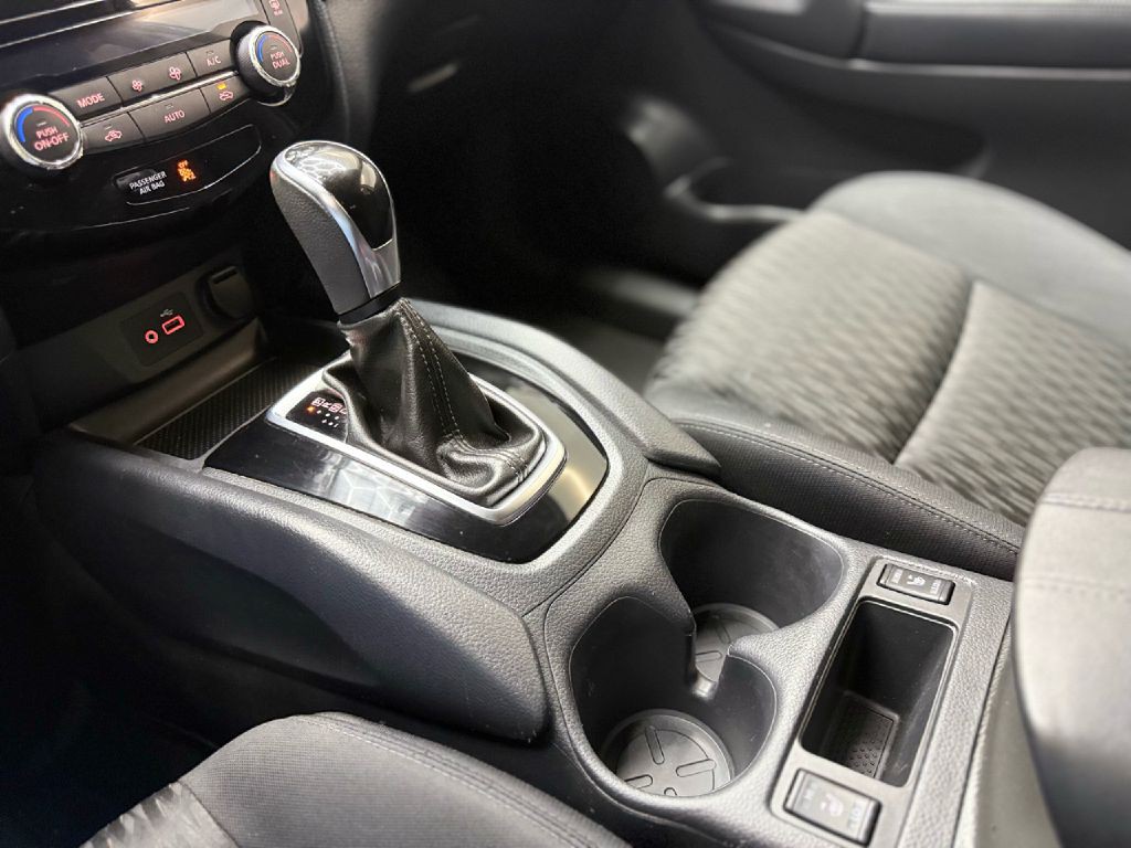 2018 Nissan Rogue Image 19