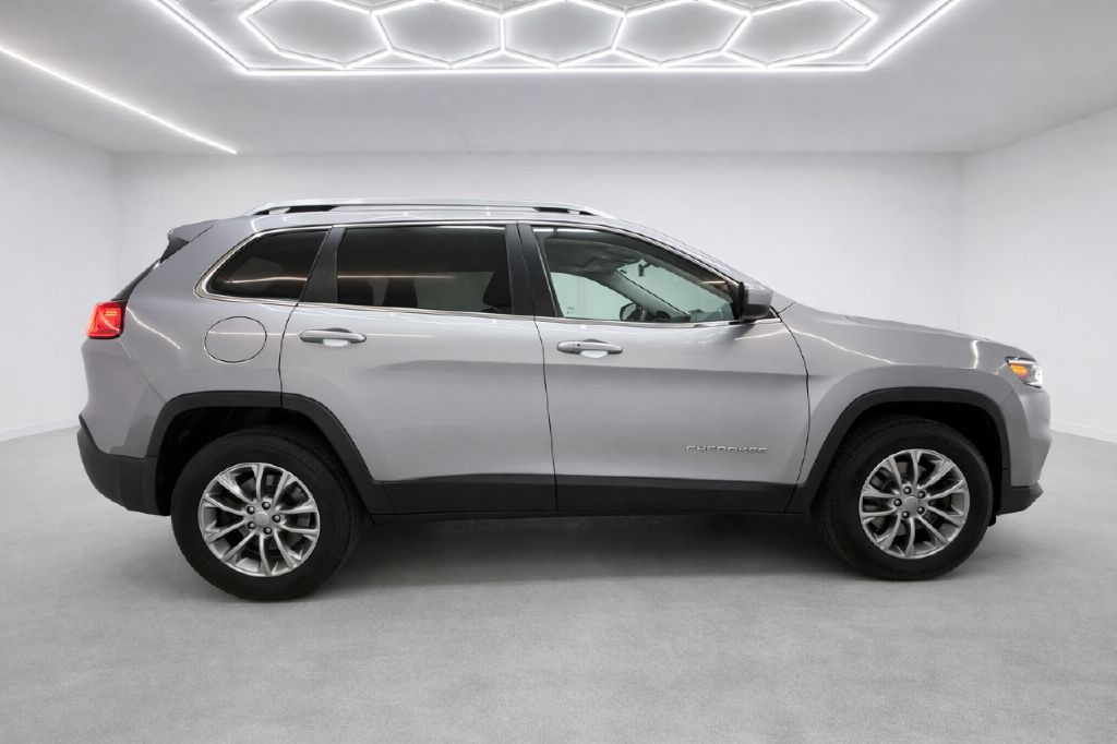 2019 Jeep Cherokee Image 2