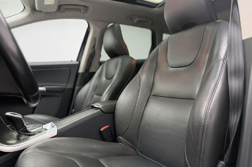 2015 Volvo XC60 Image 9