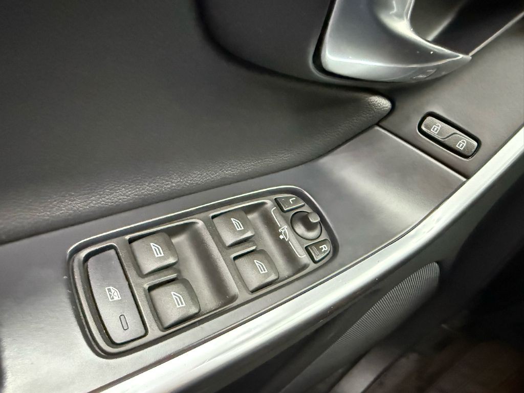 2015 Volvo XC60 Image 12