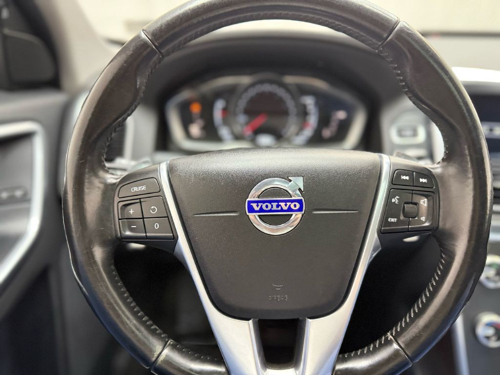 2015 Volvo XC60 Image 13