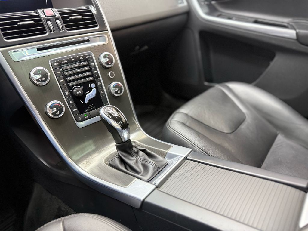 2015 Volvo XC60 Image 20