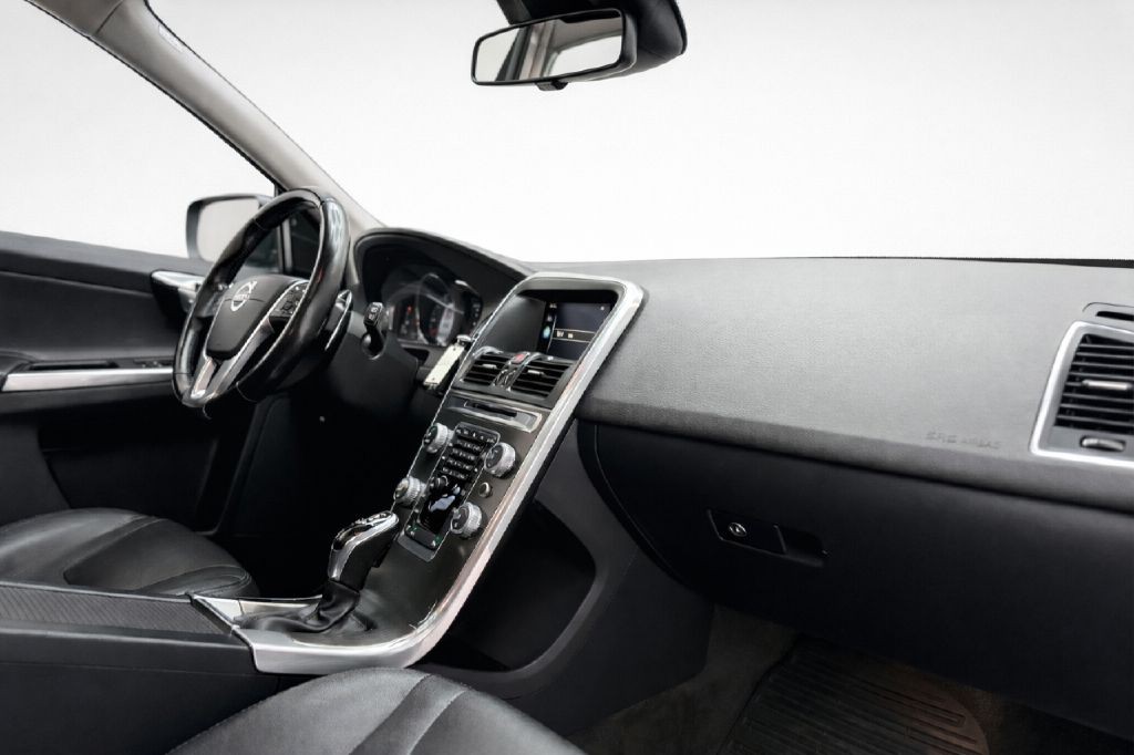 2015 Volvo XC60 Image 38