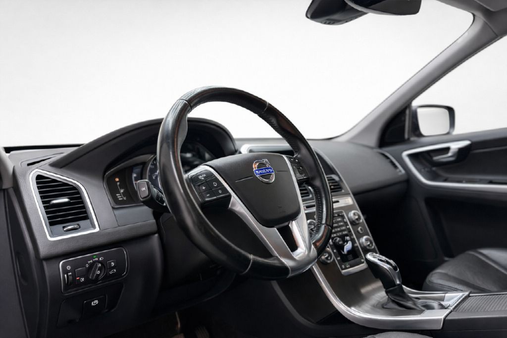 2015 Volvo XC60 Image 40