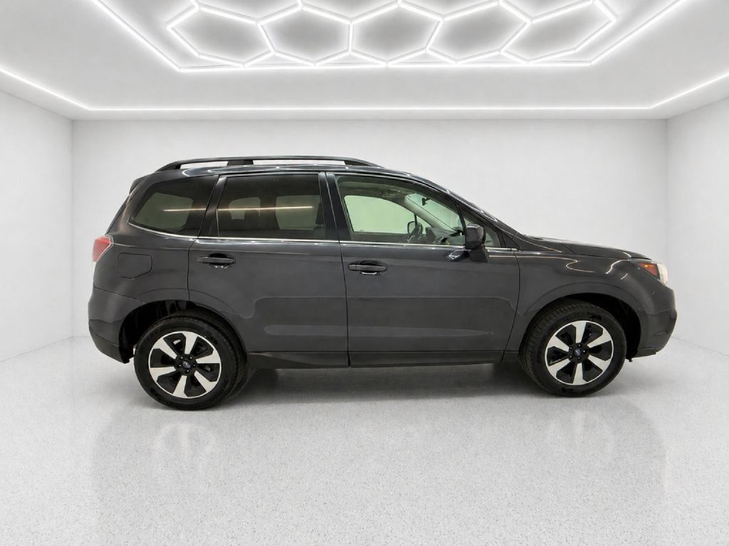 2017 Subaru Forester Image 2