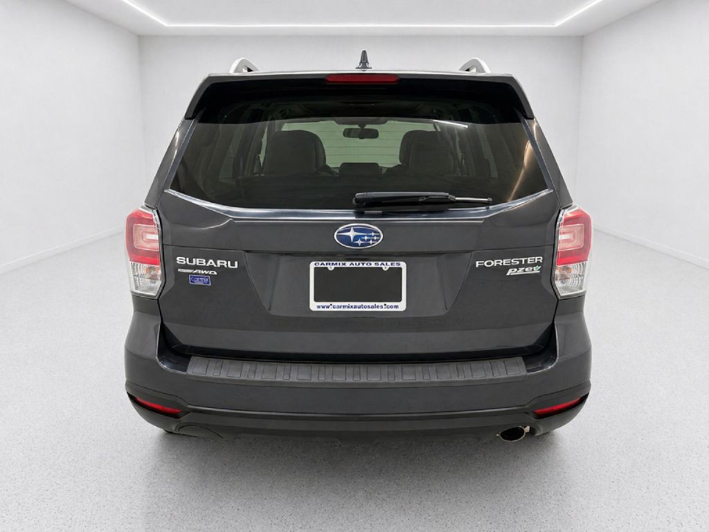 2017 Subaru Forester Image 4