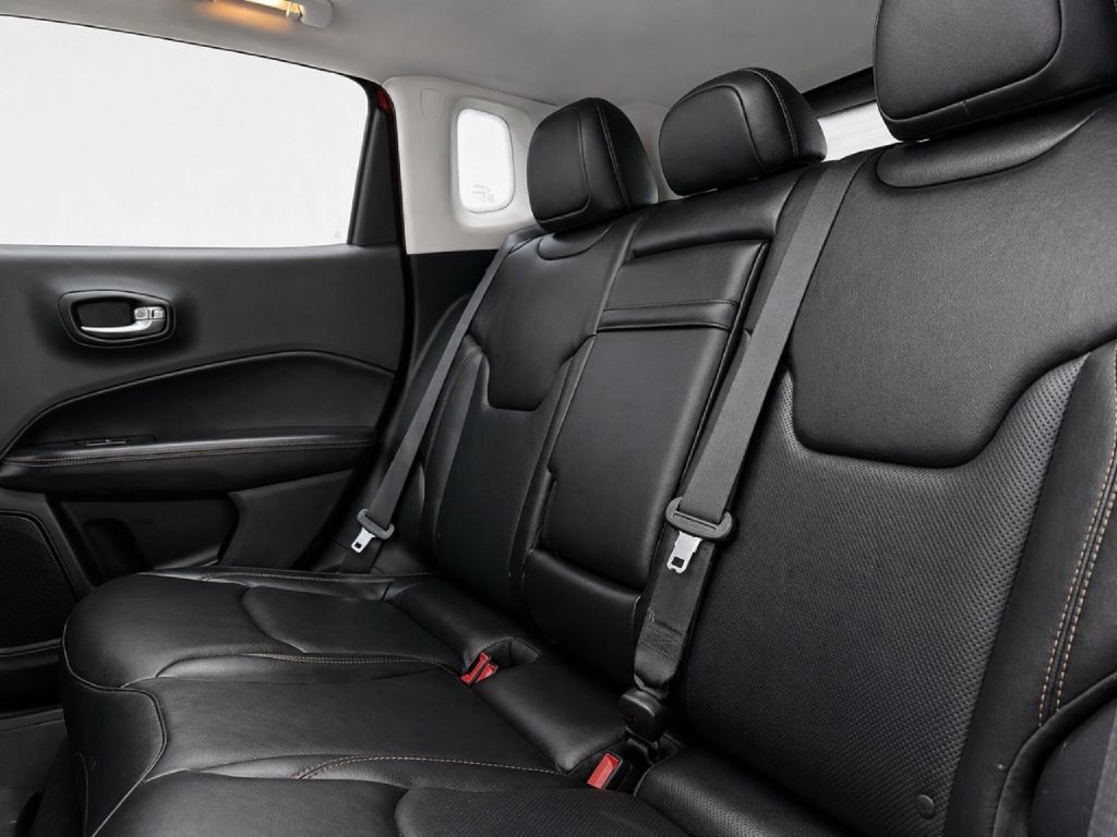 2018 Jeep Compass Image 24