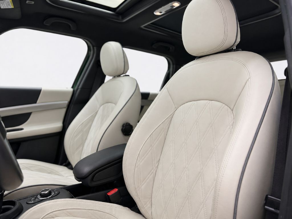 2023 MINI Cooper Image 9