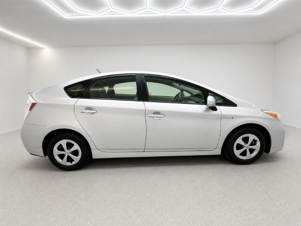 2015 Toyota Prius Image 2