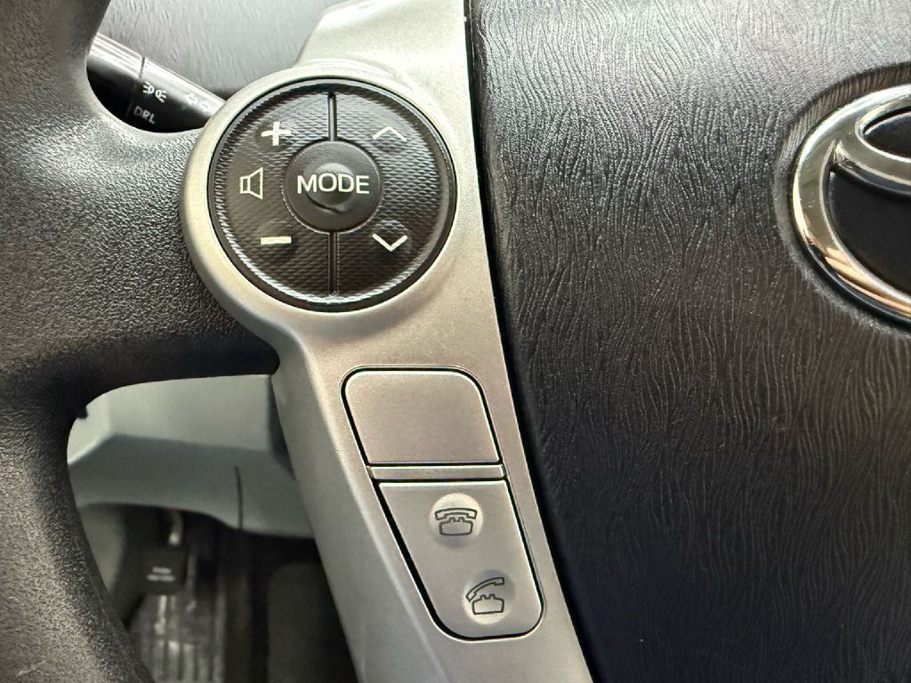 2015 Toyota Prius Image 12