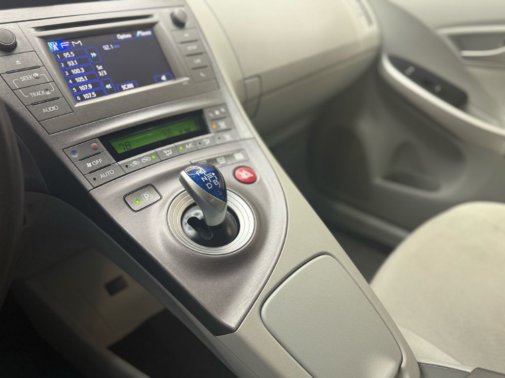 2015 Toyota Prius Image 17