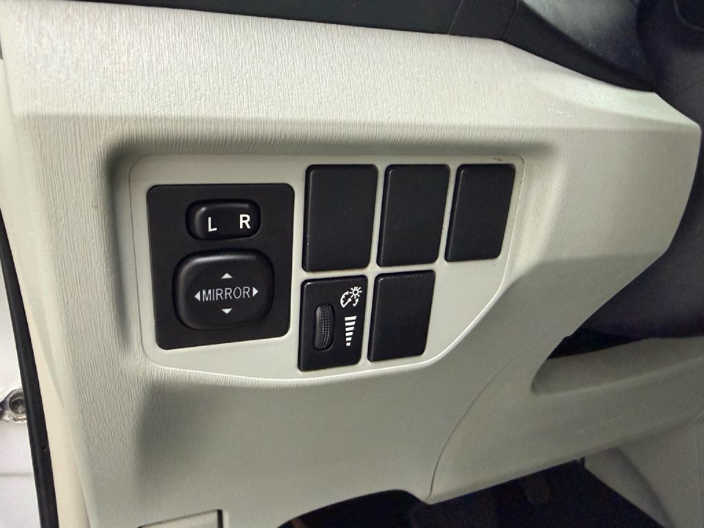 2015 Toyota Prius Image 19
