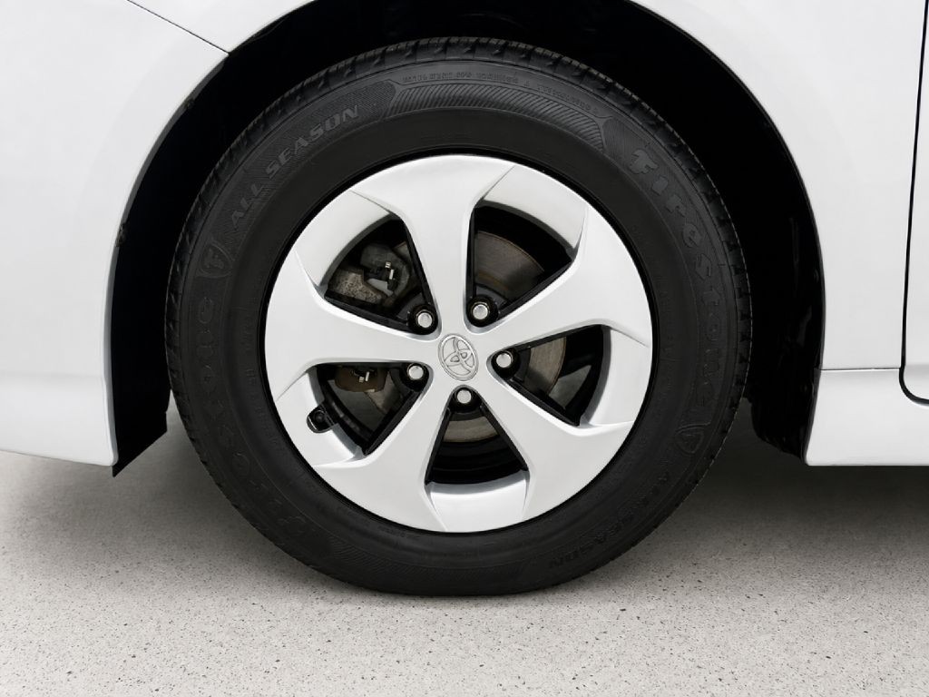 2015 Toyota Prius Image 25