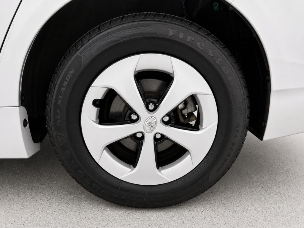 2015 Toyota Prius Image 27