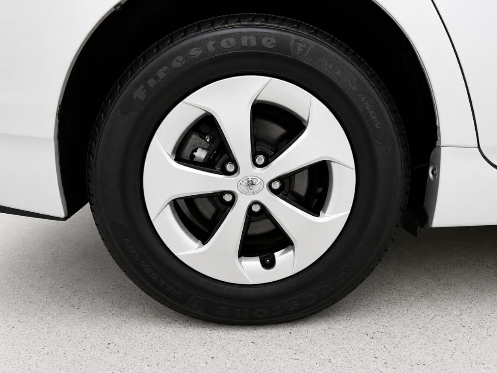 2015 Toyota Prius Image 28