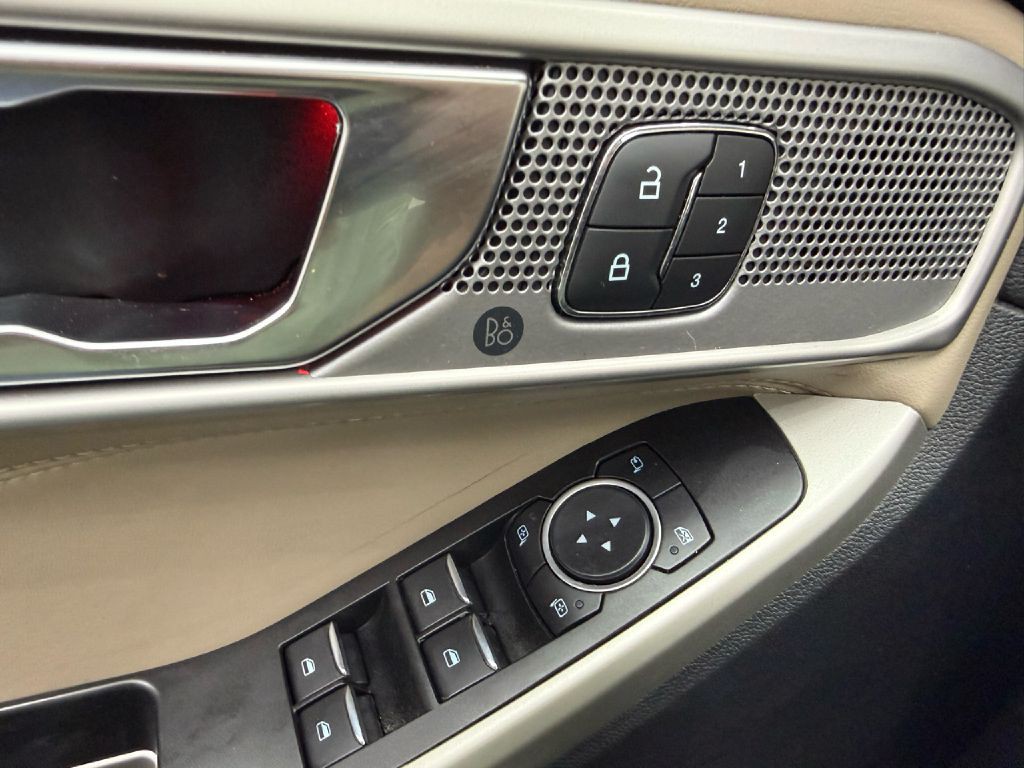 2021 Ford Explorer Image 12
