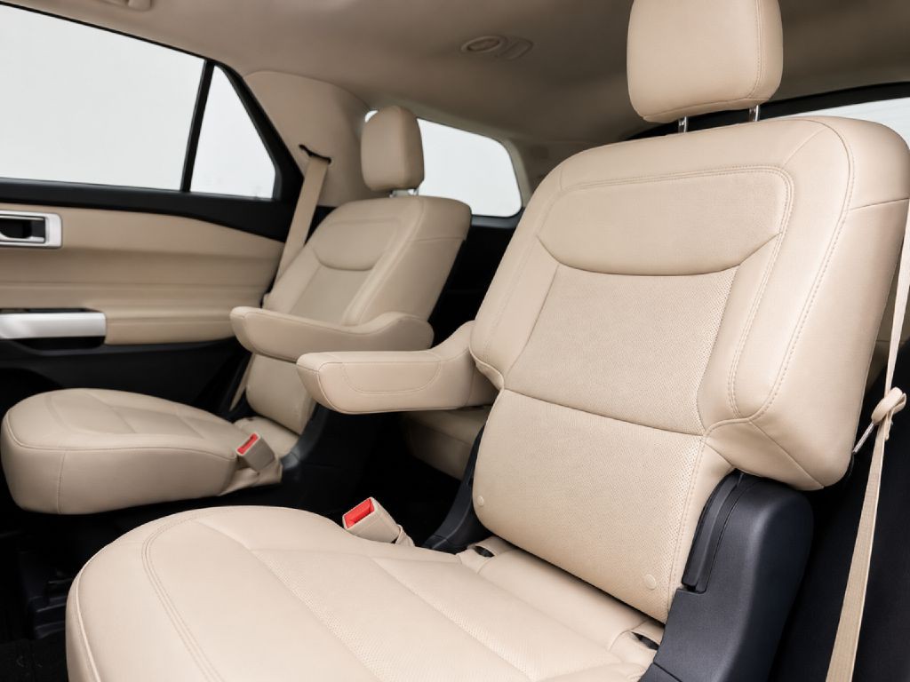 2021 Ford Explorer Image 24