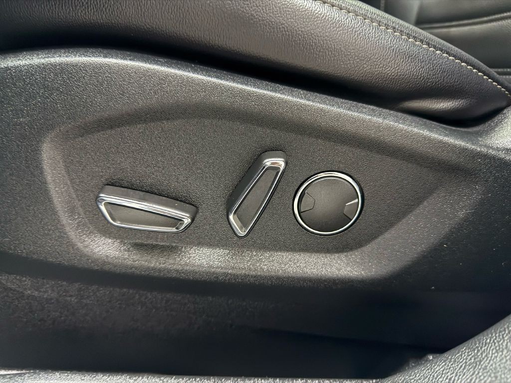 2019 Ford Edge Image 10