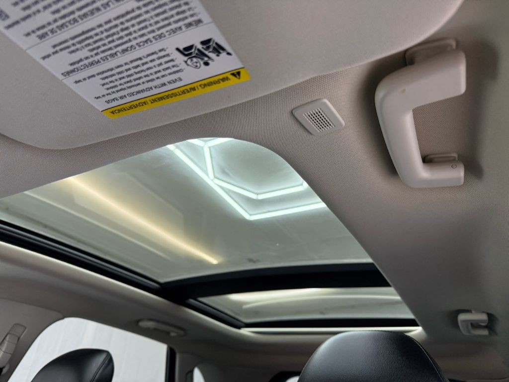 2019 Ford Edge Image 11