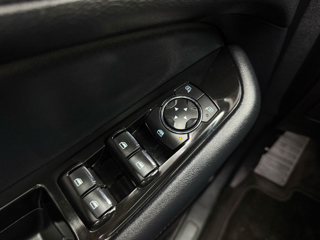 2019 Ford Edge Image 12