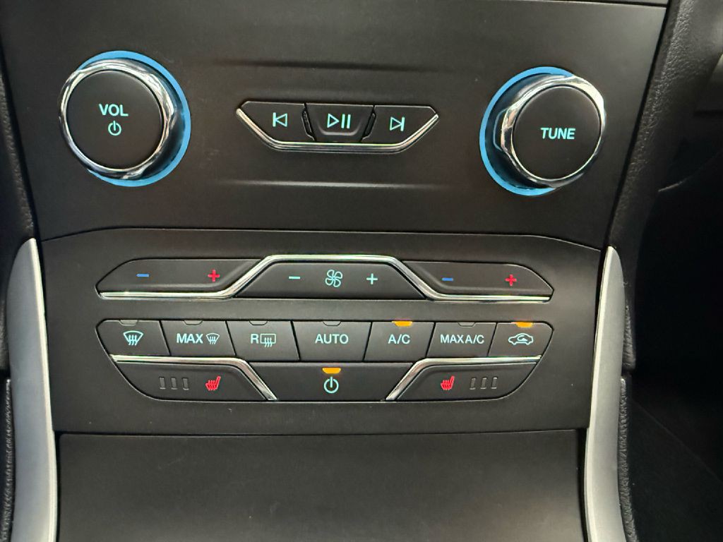 2019 Ford Edge Image 20