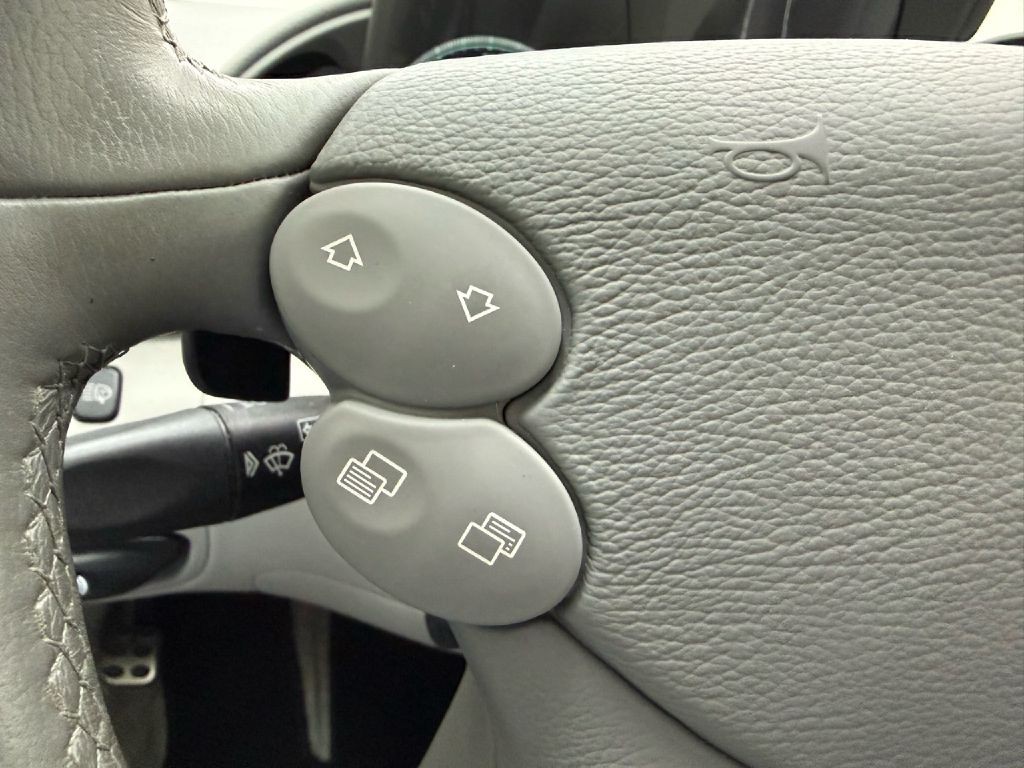 2007 Mercedes-Benz SL-Class Image 14