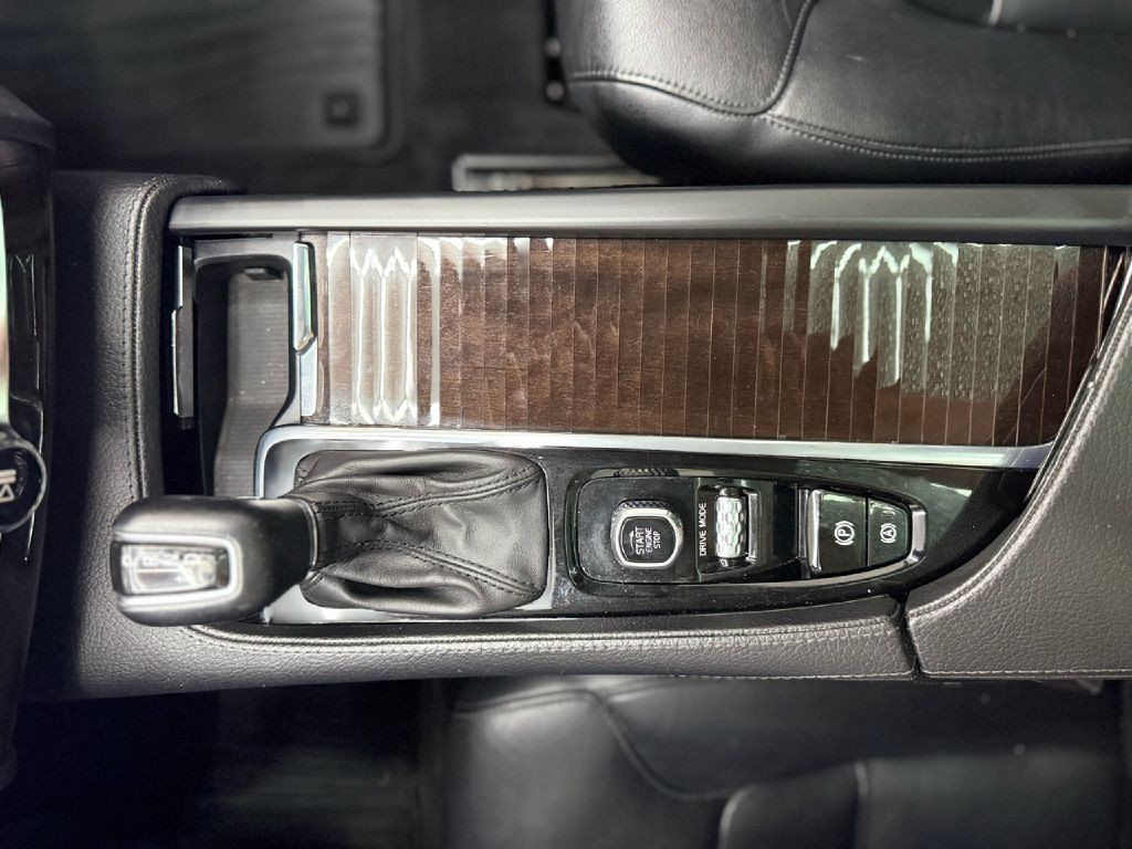2018 Volvo XC90 Image 23