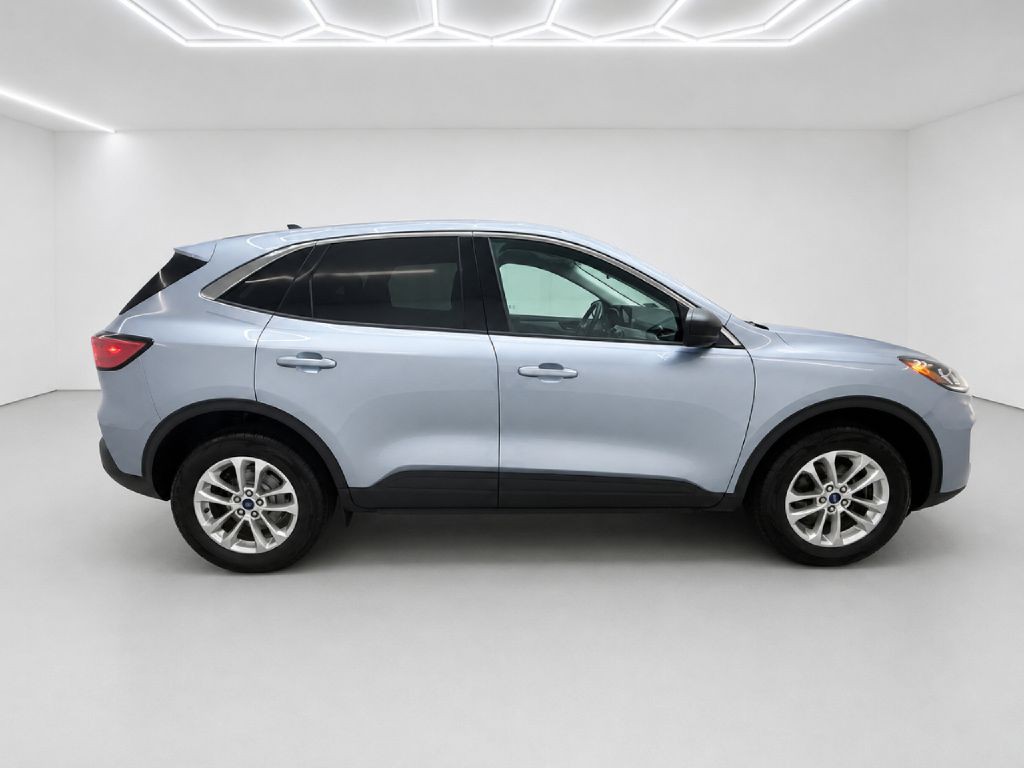 2022 Ford Escape Image 2