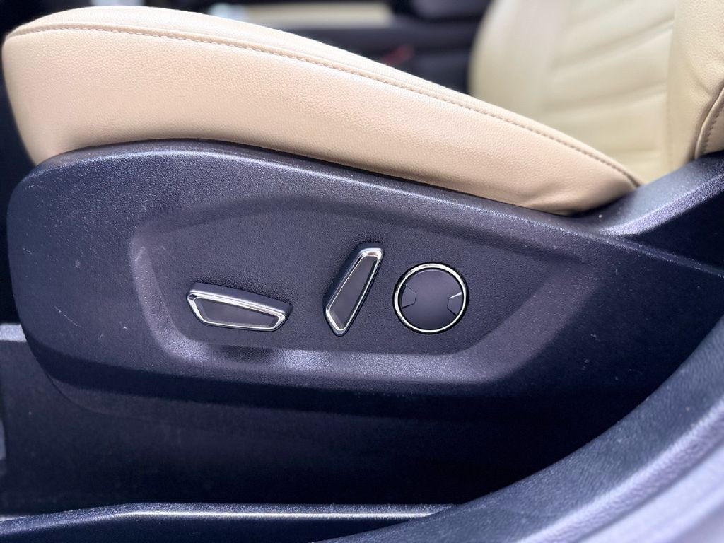2019 Ford Edge Image 10