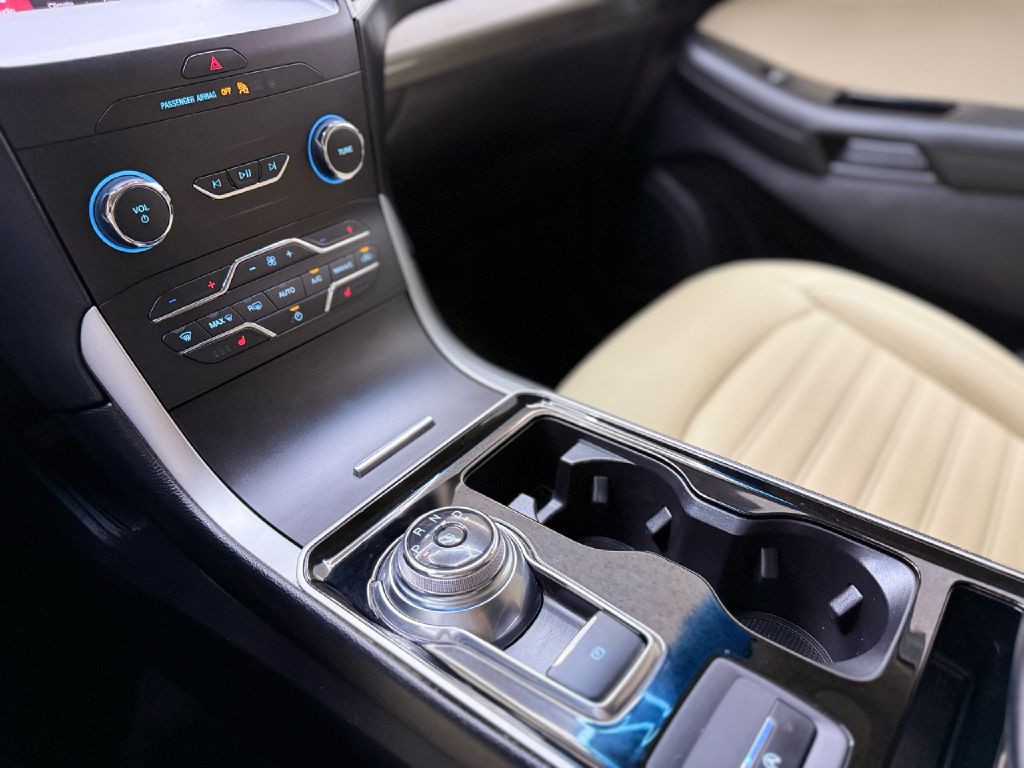 2019 Ford Edge Image 21