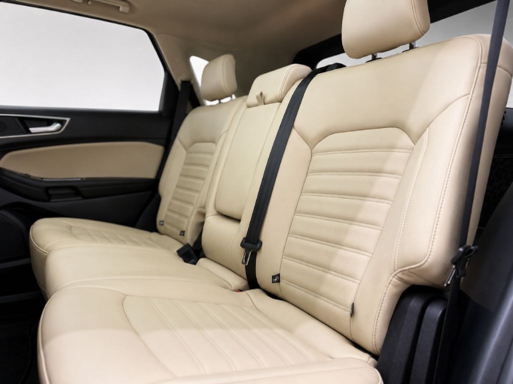 2019 Ford Edge Image 23