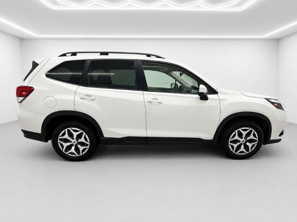2023 Subaru Forester Image 2