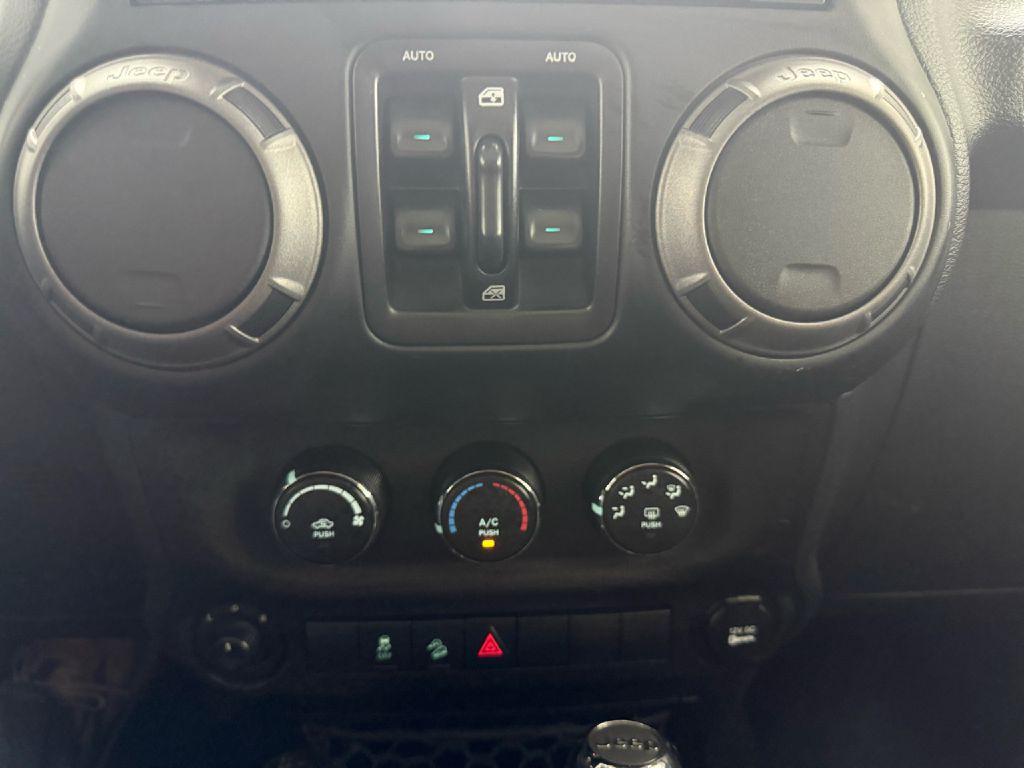 2017 Jeep Wrangler Unlimited Image 15