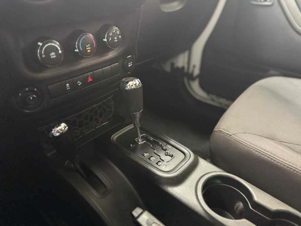 2017 Jeep Wrangler Unlimited Image 16