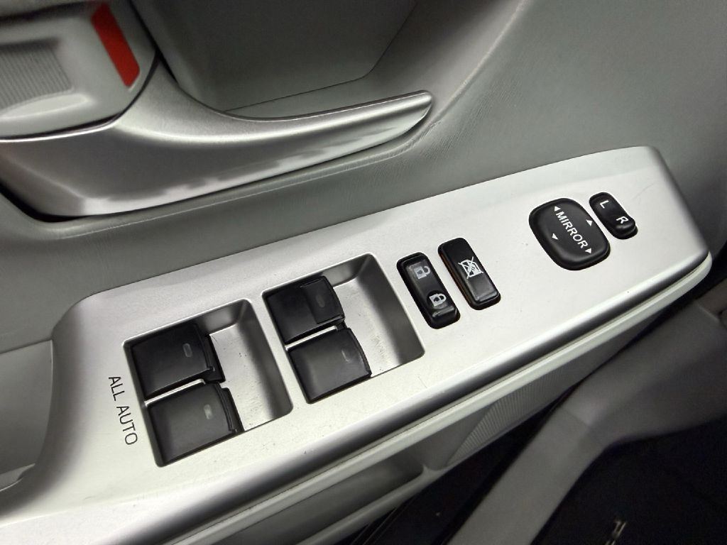 2012 Toyota Prius Image 10