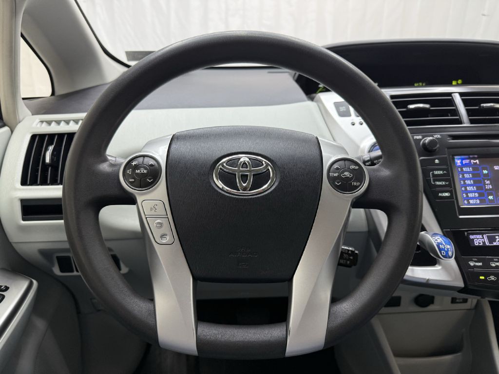 2012 Toyota Prius Image 11