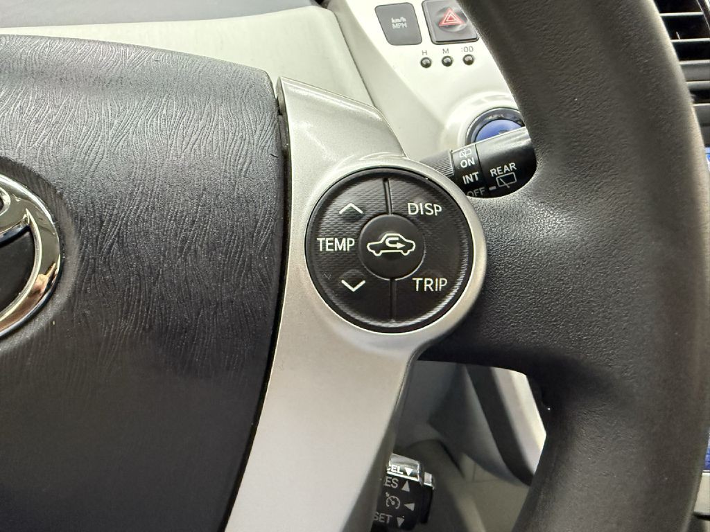 2012 Toyota Prius Image 13