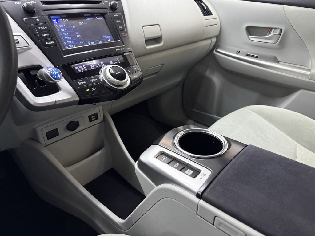 2012 Toyota Prius Image 17
