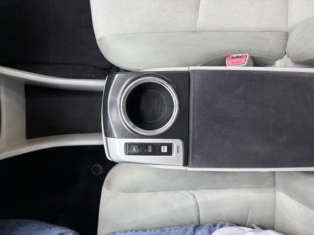 2012 Toyota Prius Image 18