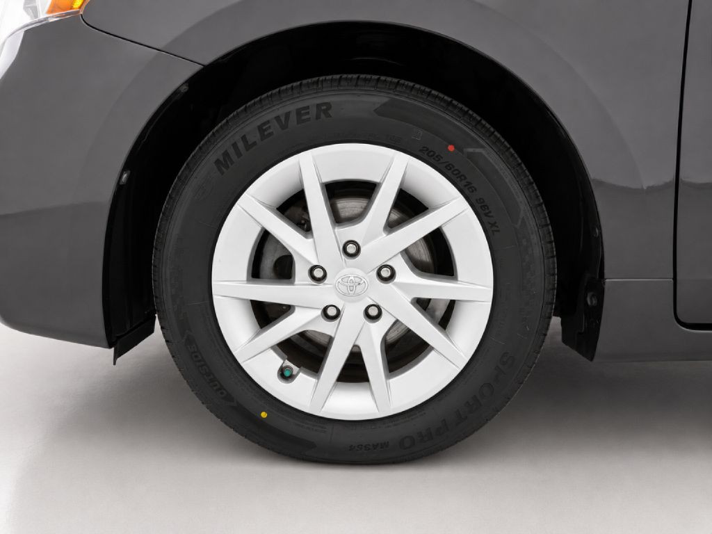 2012 Toyota Prius Image 24
