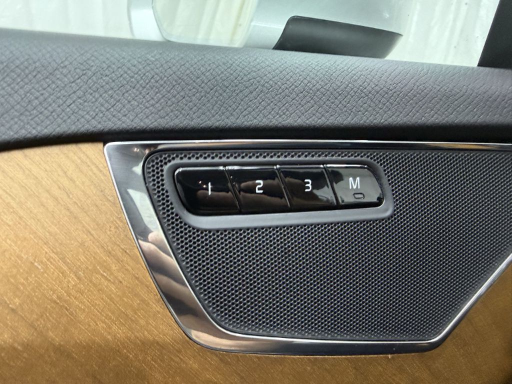 2022 Volvo XC90 Image 13