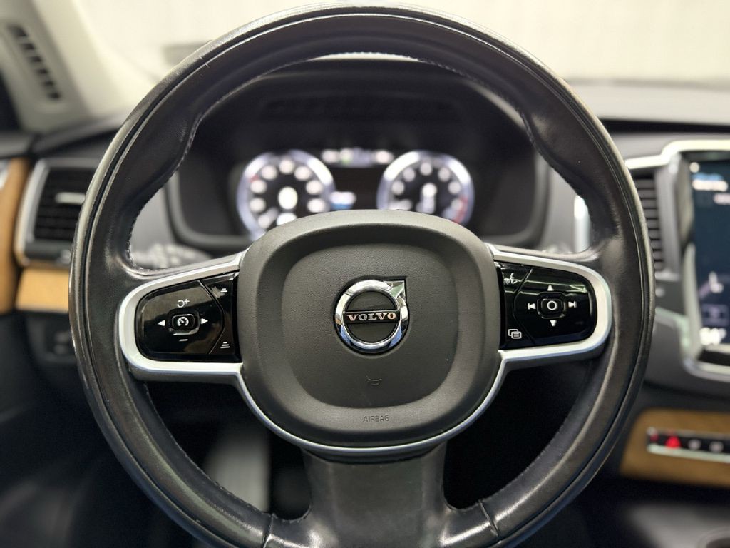 2022 Volvo XC90 Image 14
