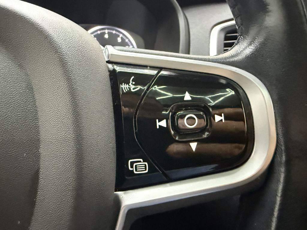 2022 Volvo XC90 Image 16