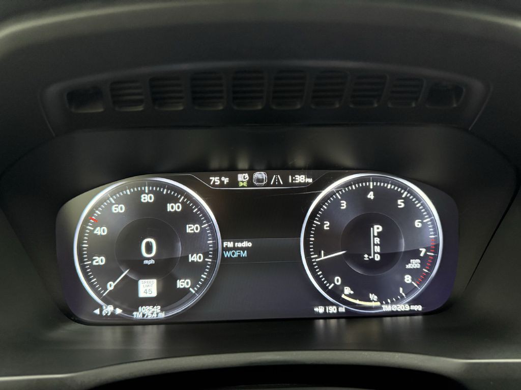 2022 Volvo XC90 Image 17